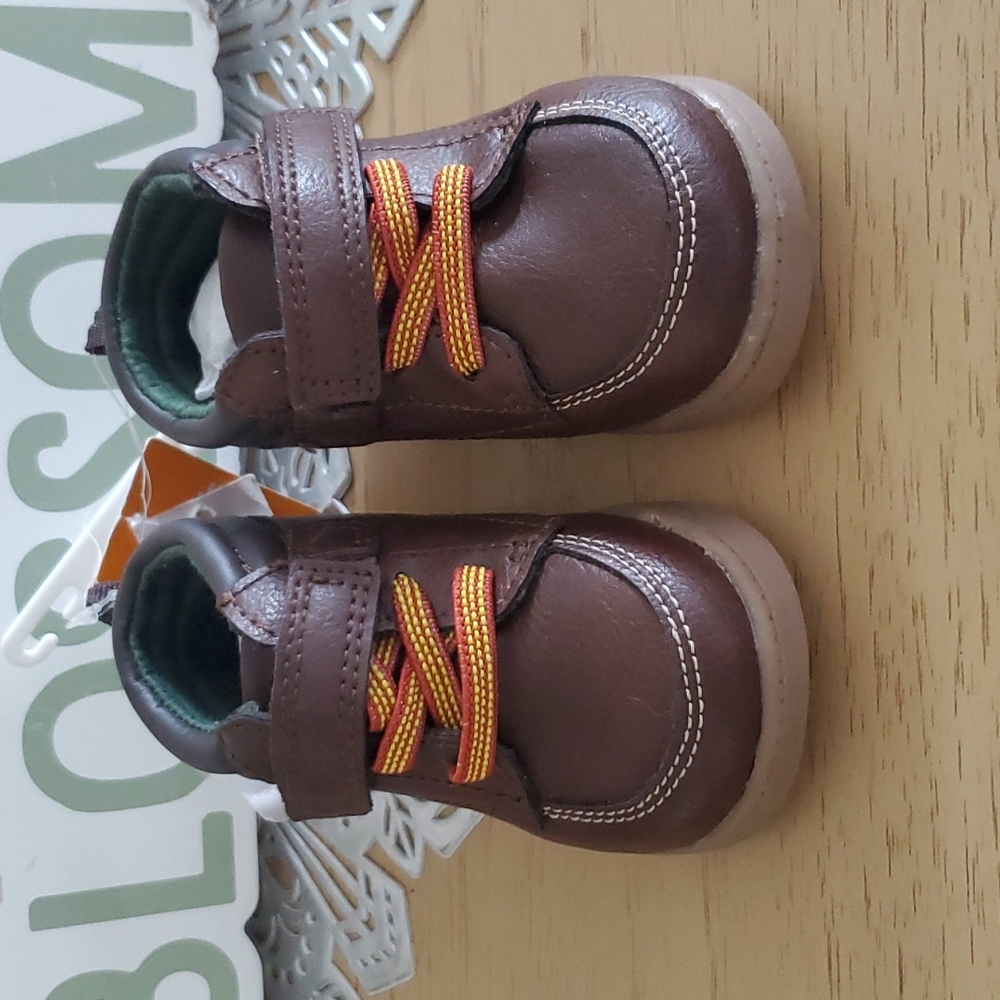 P009   Carter's Baby Shoes Low Cut Boot Brown Size 4M